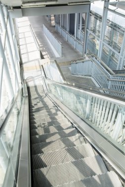 Modern İstasyon yürüyen merdiven ve mimari iç tasarım