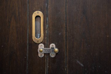 Eski ahşap kapı kilidi