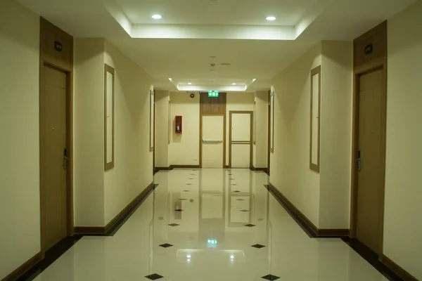 Ковер в коридоре отеля — стоковое фото