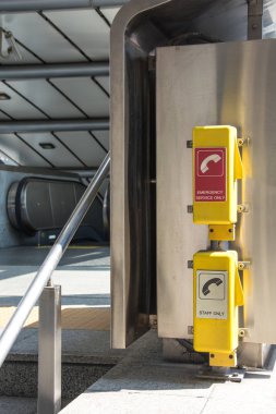 Metro istasyonu alanında acil çağrı