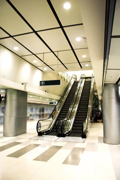 Modern Station escalator and architecture interior design — Stock Photo, Image