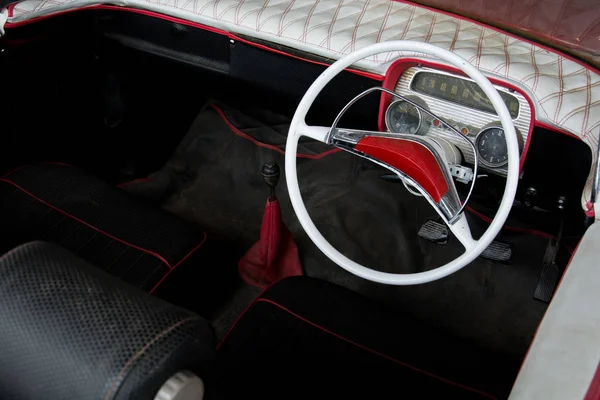 Wnętrze klasycznego samochodu vintage — Zdjęcie stockowe