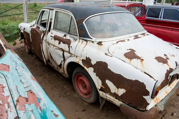 Cemetery Car, Abandoned old car in garage. retro and vintage sty — Stock Photo, Image