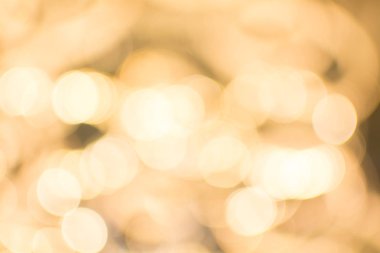 Sabahleyin güzel ışıkta bokeo. Bulanıklık arka planı.