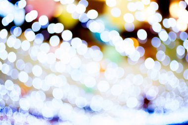 Sabahleyin güzel ışıkta bokeo. Bulanıklık arka planı.