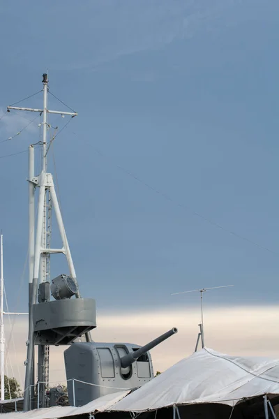 廃炉戦艦のスズメ — ストック写真