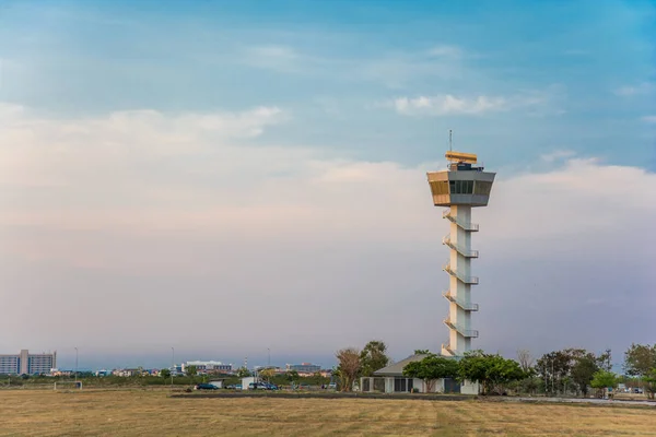 Radar kulesi Havaalanı iletişim — Stok fotoğraf