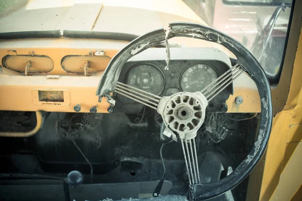Гранж и высотные ржавые элементы старого роскошного автомобиля . — стоковое фото