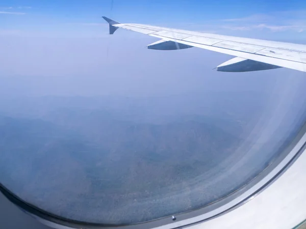 Het Kijken Naar Vliegtuigen Wing Uitzicht Vanuit Windows — Stockfoto