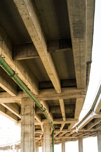 Autopista elevada. La curva del puente colgante, Tailandia . — Foto de Stock