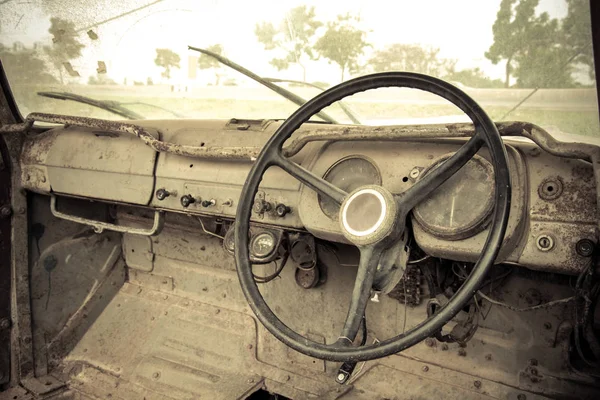 Grunge and hight rusty elements of old luxury car. — Stock Photo, Image