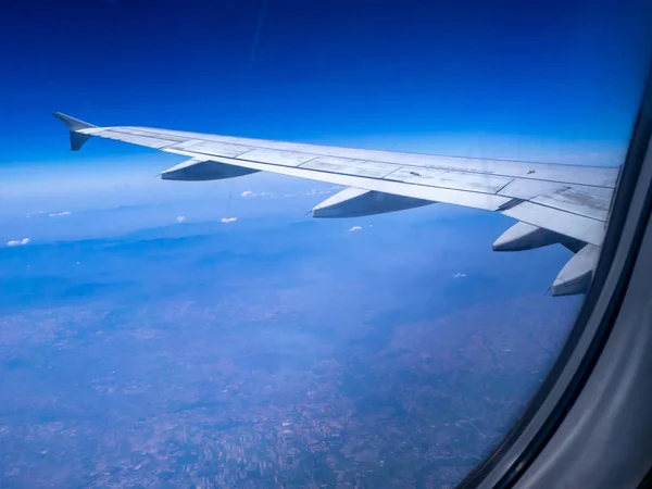 Het Kijken Naar Vliegtuigen Wing Uitzicht Vanuit Windows — Stockfoto