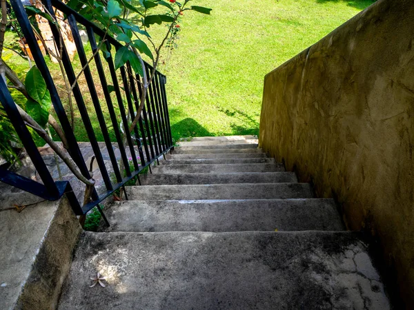 Casa Frontyard Cultivado Folheado Pedra Trabalho Tapume Haste Escadas Ferro — Fotografia de Stock