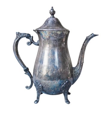 Beyaz arka plan üzerinde izole eski alüminyum su ısıtıcısı. Vintage eski püskü yemekleri