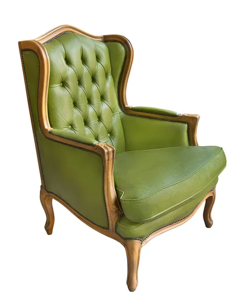 优雅的老式木制扶手椅与绿色皮革内饰和枕头隔离在白色的背景 — 图库照片