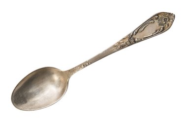 Beyaz bir arka plan üzerinde yalıtılmış bağbozumu çay kaşığı. Retro gümüş.