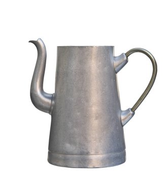Beyaz arka plan üzerinde izole eski alüminyum su ısıtıcısı. Vintage eski püskü yemekleri