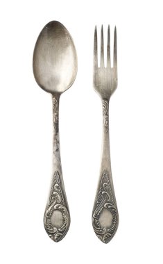 Vintage metal antika kaşık ve çatal beyaz bir arka plan üzerinde izole. Retro gümüş.