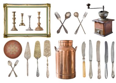 22 muhteşem eski vintage öğeler kümesi. Eski vintage çatal, kaşık, çatal, bıçak, süt bakır kutular, plaka, Kahve değirmeni, şamdanlar, pasta kürek. Beyaz arka plan üzerinde izole.