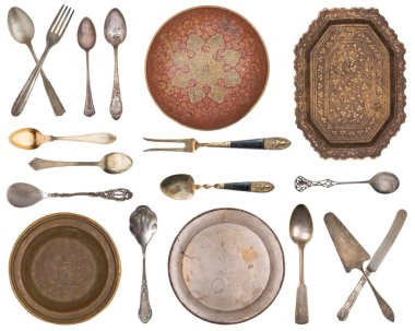 18 muhteşem eski vintage öğeler kümesi. Eski çatal bıçak, kaşık, çatal, metal plakalar Isolated beyaz arka plan üzerinde.