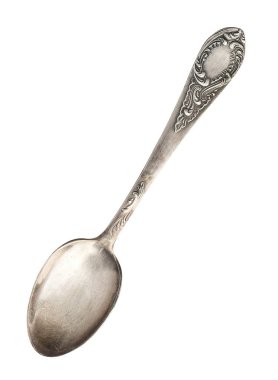 Beyaz üzerinde izole eski gümüş çay kaşığı üst görünümü. Retro gümüş