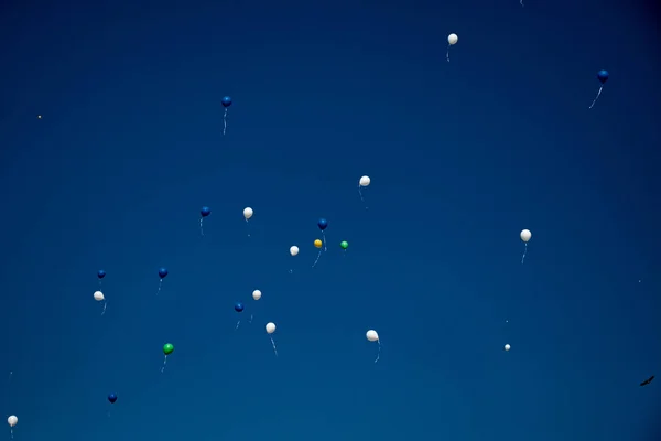Globos Colores Lanzados Cielo Azul Durante Verano Parque Brasil Los — Foto de Stock