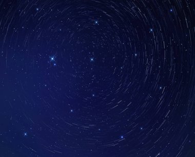 Galaksi mavi parlak yıldızlı gökyüzü kozmik yıldızlar arka planda kayıyor