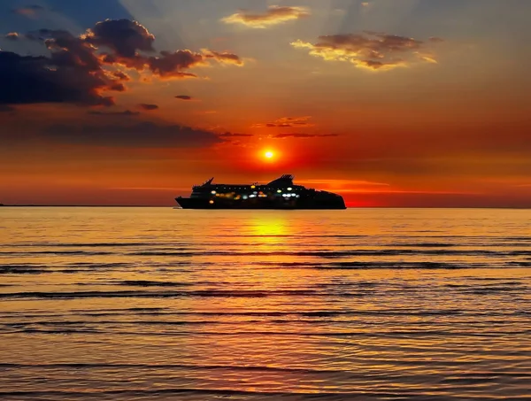 Naranja Verano Puesta Sol Mar Crucero Horizonte Que Albergar Rosa — Foto de Stock