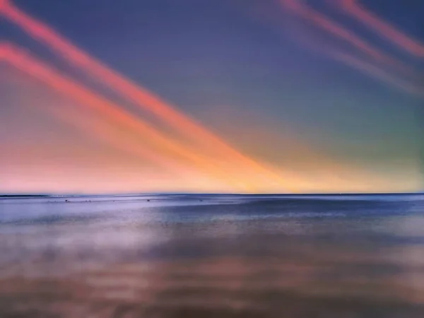 Pembe Gün Batımı Deniz Mavi Gökyüzü Okyanus Suyu Doğa Manzarası — Stok fotoğraf