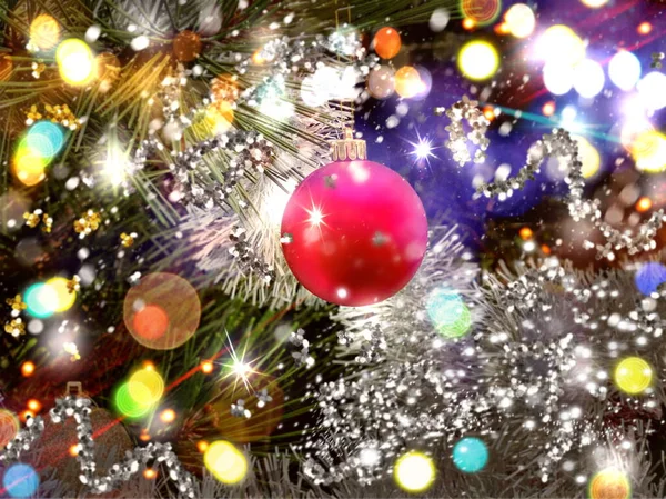 Pencereye düşen yağmur damlaları sonbahar gecesini bulanıklaştırdı 