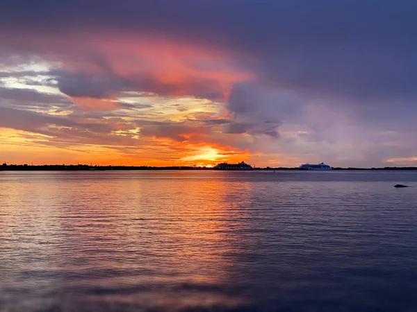 Prachtige Hemel Bij Zonsondergang Avond Dramatische Blauwe Lila Hemel Bij — Stockfoto