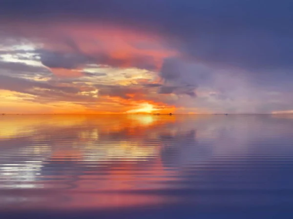 Pôr Sol Céu Noite Escuro Dramático Azul Lilás Ouro Laranja — Fotografia de Stock