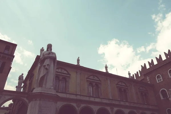 Estatua Dante Alighieri Verona Italia —  Fotos de Stock