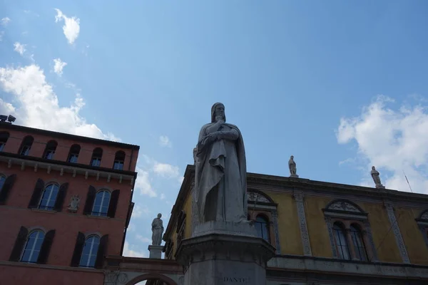 Dante Alighieri Statue Verona Italy — Stock Photo, Image