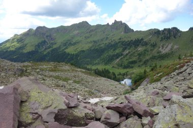 Stellune Gölü. Lagorai dağ silsilesi Doğu Alpleri'nde Trentino, İtalya