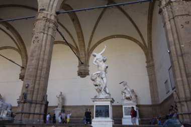 Heykeller Loggia dei Lanzi Floransa şehir içinde