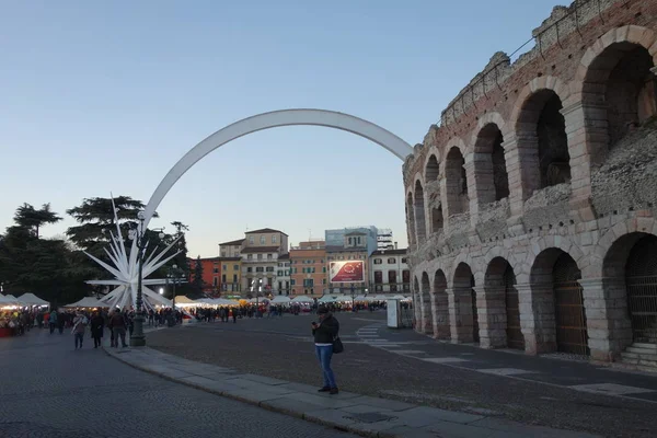 Verona Itália Dezembro 2018 Santa Lúcia Fica Praça Bra Com — Fotografia de Stock