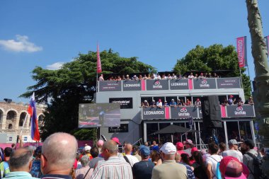 Verona, İtalya-Haziran 2019: İtalya'nın Verona şehrinde ki ünlü bisiklet yarışı Giro d'Italia'nın son yarışı
