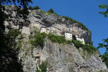 Umut yolu. Corona Tapınağı, İtalya'da Spiazzi kutsal