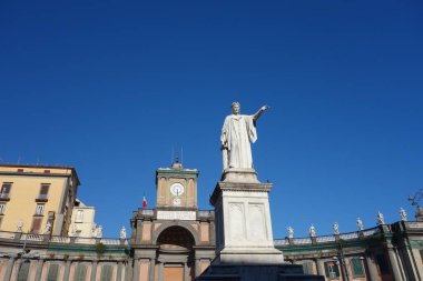 Napoli 'de Dante Meydanı