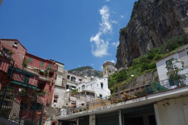 İtalya 'nın Campania kıyısındaki Amalfi kasabası
