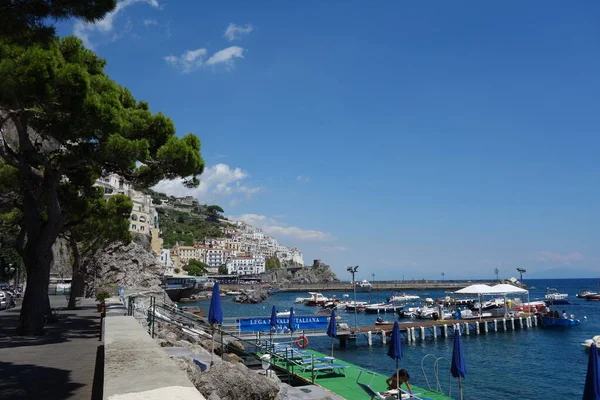 Widok Słynne Miasto Amalfi Wybrzeżu Kampanii Włochy — Zdjęcie stockowe
