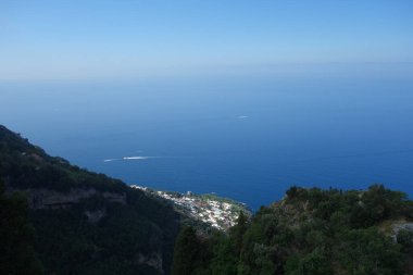 İtalya 'nın Amalfi kıyısındaki Tanrıların Yolu