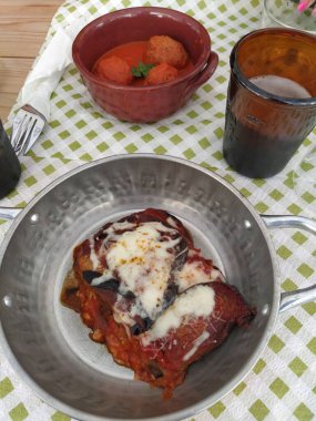 İtalya 'da makarna ile öğle yemeği