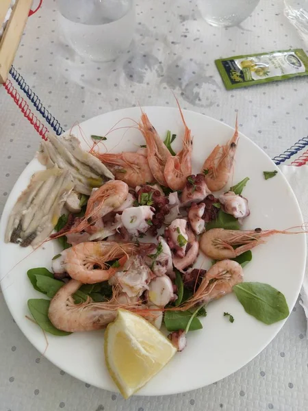 Fisktallrik Agropoli Italien — Stockfoto