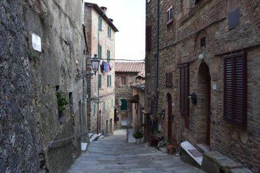 Chiusdino - San Galgano Manastırı yakınlarındaki eski Chiusdino şehrinin güzel şehir merkezi - Toskana (İtalya))