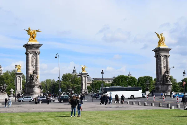 프랑스 2018 프랑스 파리에 호텔데인 가로지르는 알렉상드르 다리와 프랑스의 가로지르는 — 스톡 사진