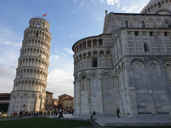 Güneşli Bir Günde Pisa Piazza Dei Miracoli Nin Eğimli Kulesi — Stok fotoğraf