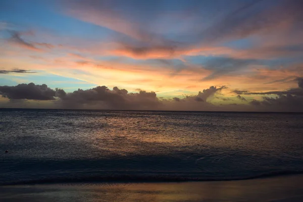 Hermosa Puesta Sol Dorada Playa Blanca Aruba Con Agua Turquesa — Foto de Stock