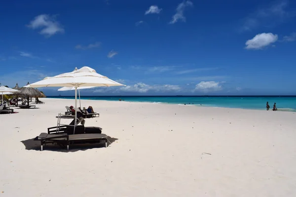 Vista Panorámica Playa Aruba Famosa Por Las Palmeras Agua Turquesa — Foto de Stock